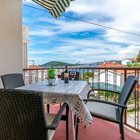 Mira Apartment *